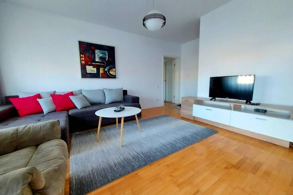 Apartment 13C Pristina Buitenkant foto